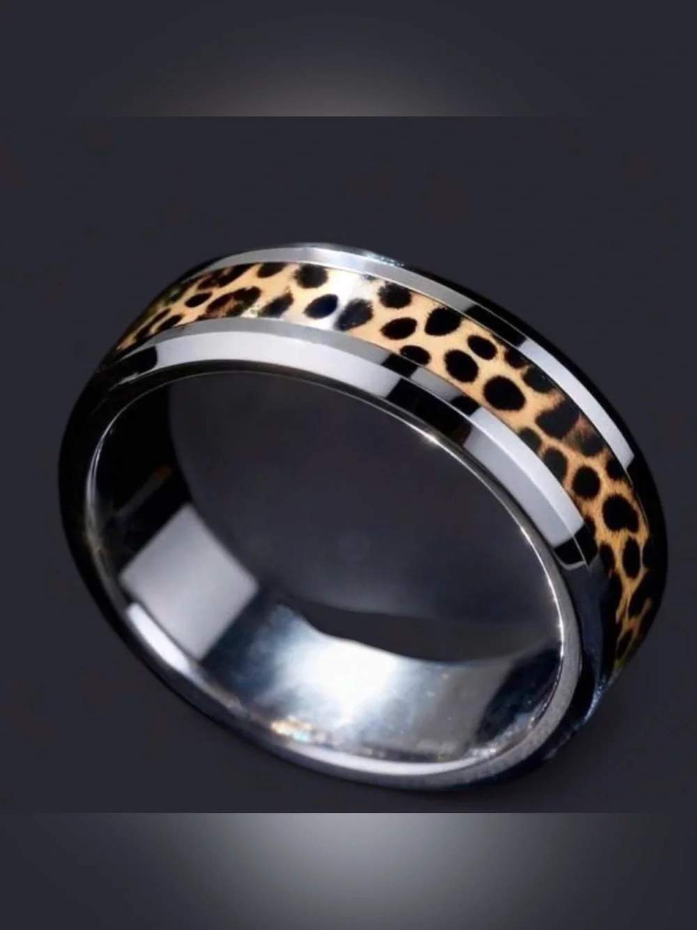 Vintage Charm: Stainless Steel Leopard Print Ring Band, Size 8 🐆